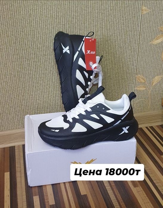 Продам спортивную обувь