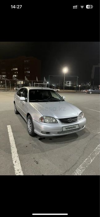 Машина Toyota Avensis