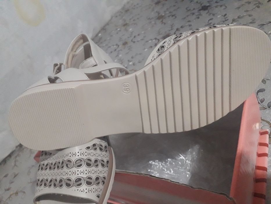 Босоножки женские.39 размер.