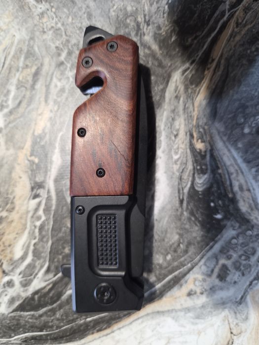 Cuțit / briceag pliabil