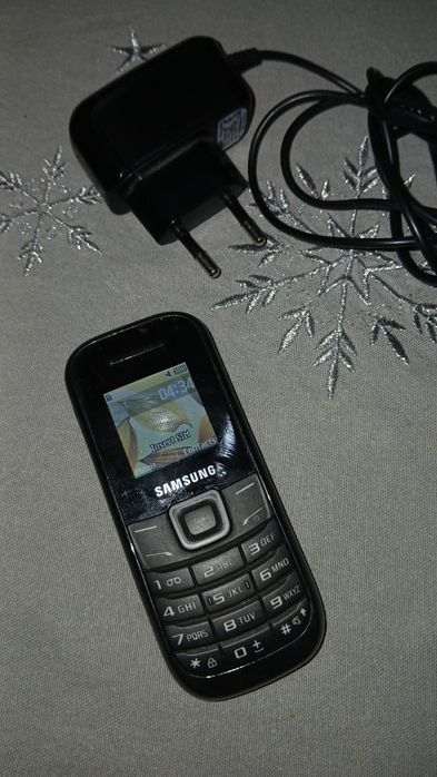 Telefon Samsung cu incarcator