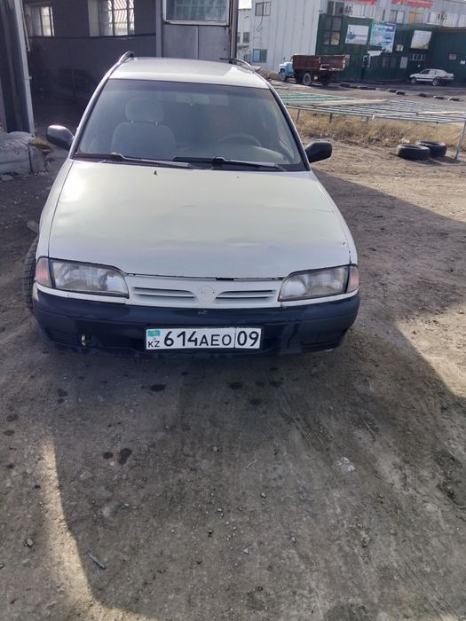 Авто Нисан универсал