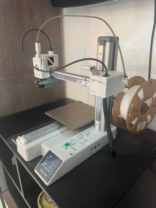 Imprimanta 3D - BambuLab A1 Mini - ca nou | Doar 64h utilizare