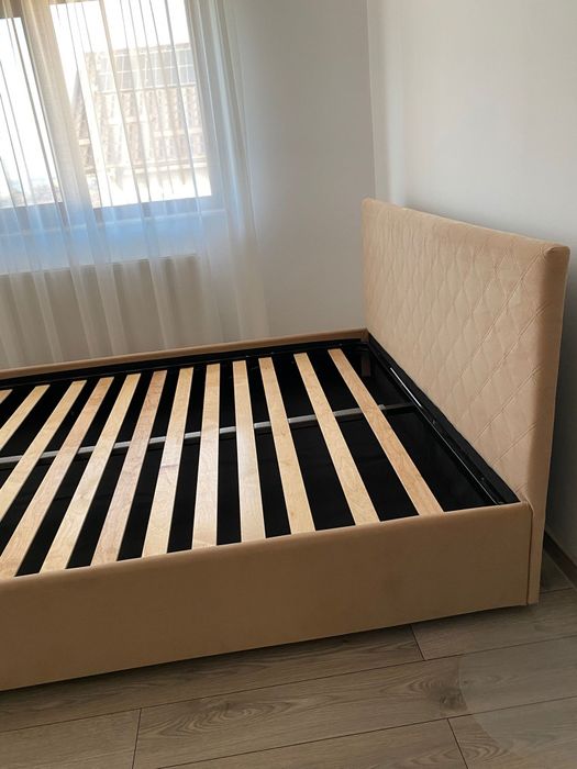 Pat tapitat Kring bej 160*200