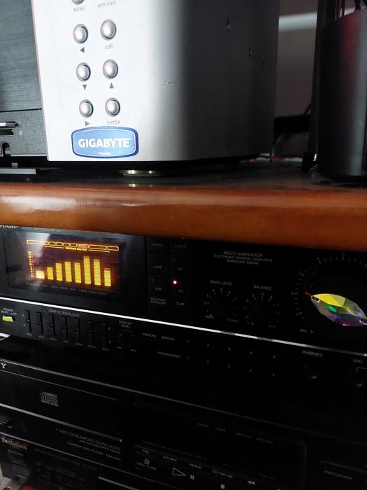 Amplificator japonez SHARP cu egalizator grafic