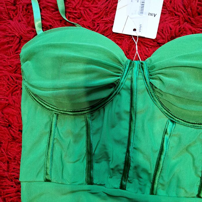 Rochie cambrata cu cupe