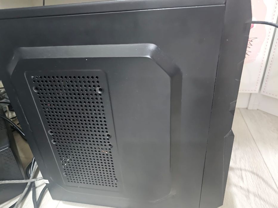 Игровой системный блок компьютер монитор