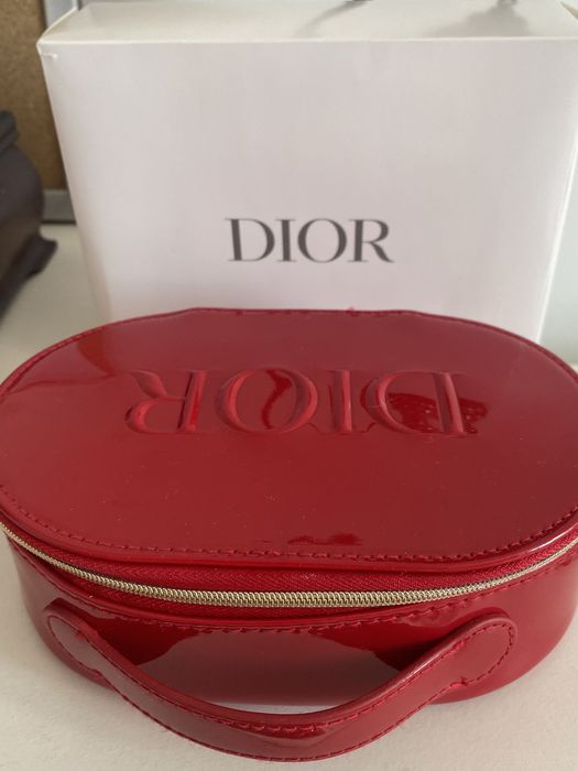 нов Dior козметичен несесер
