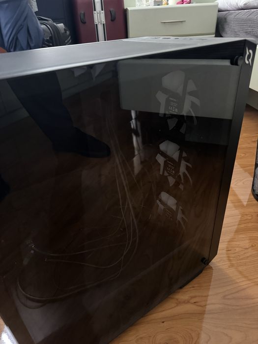 Carcasa PC (PC Case) cu sursa 700w Gold