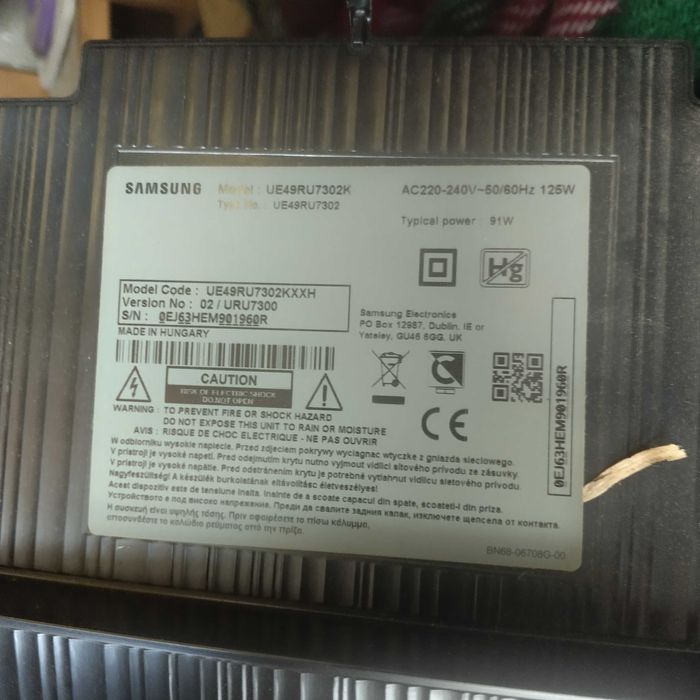 Продавам SAMSUNG UE49RU7302KXXH Извит екран. На части.