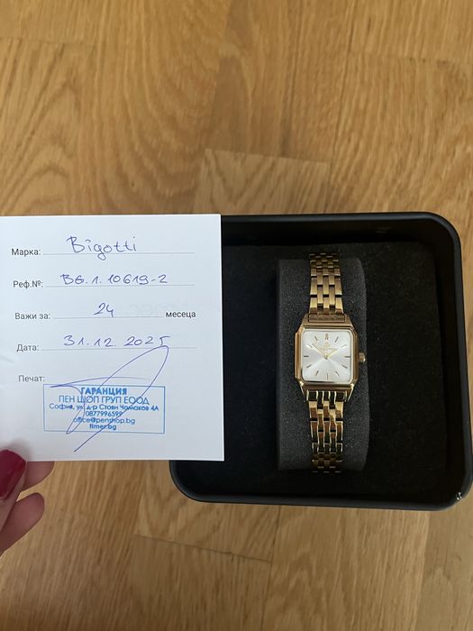 Чисто нов златист дамски часовник Bigotti