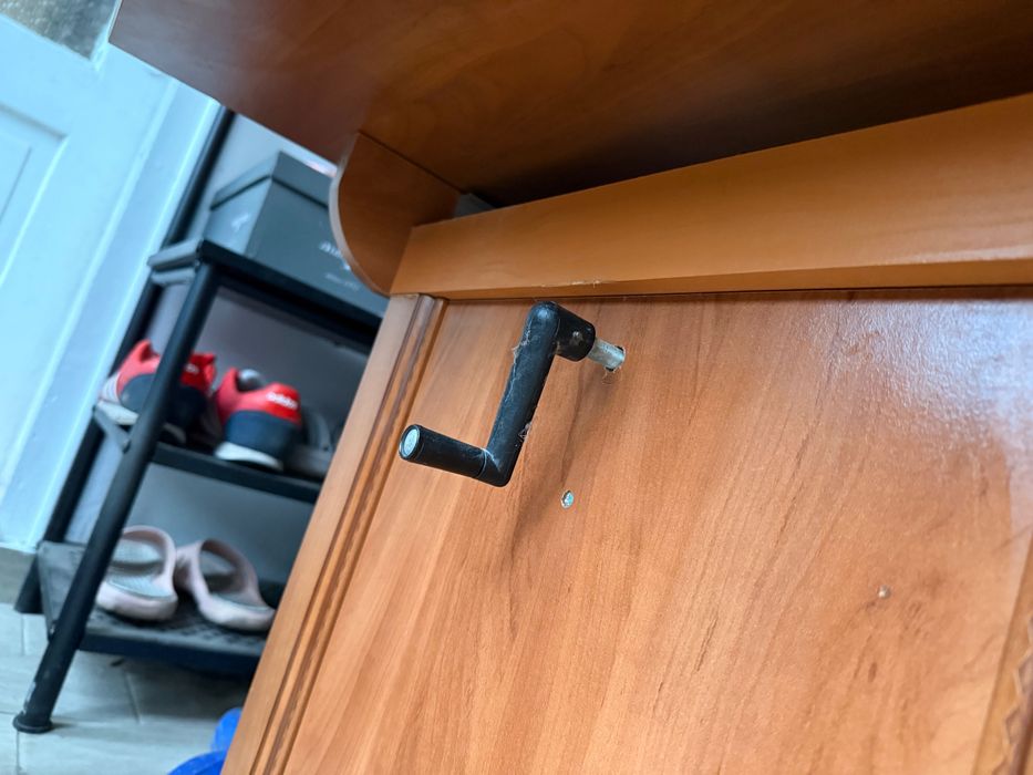 Дървена маса нова