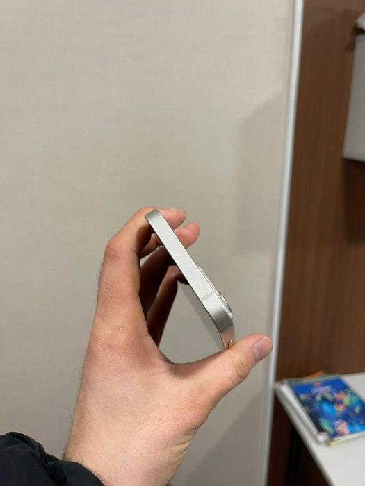 Айфон 13 128 гб.