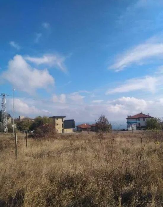 Продавам парцел 1700 кв.в