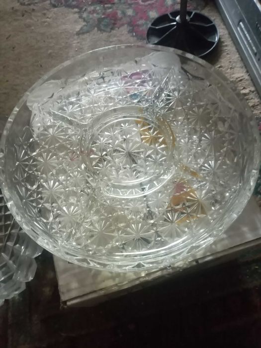 Хрустальные вазы и графин