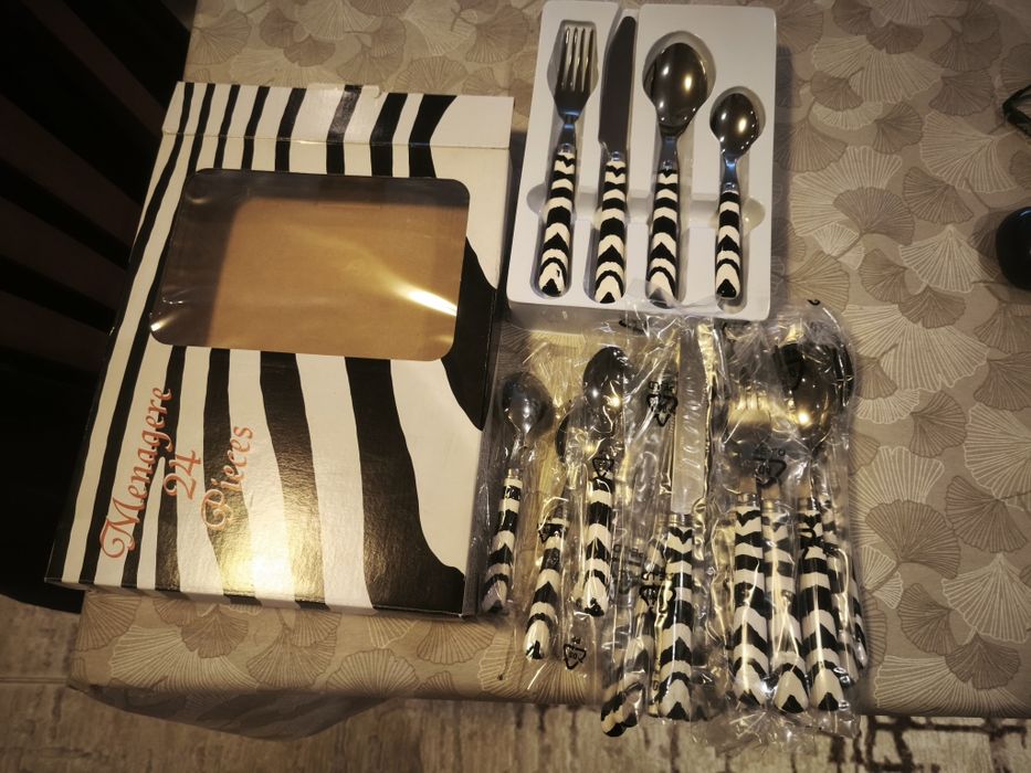 Комплект прибори за хранене 24 части