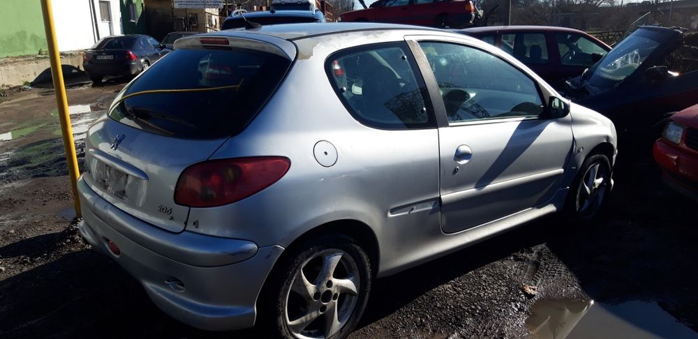 Пежо 206  1.4i 2005/ 1.1i надува водата