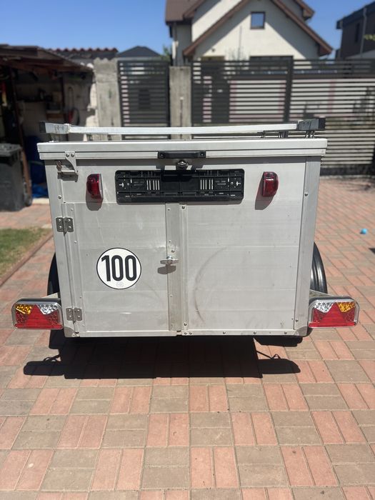 Remorca inchisa de vanzare