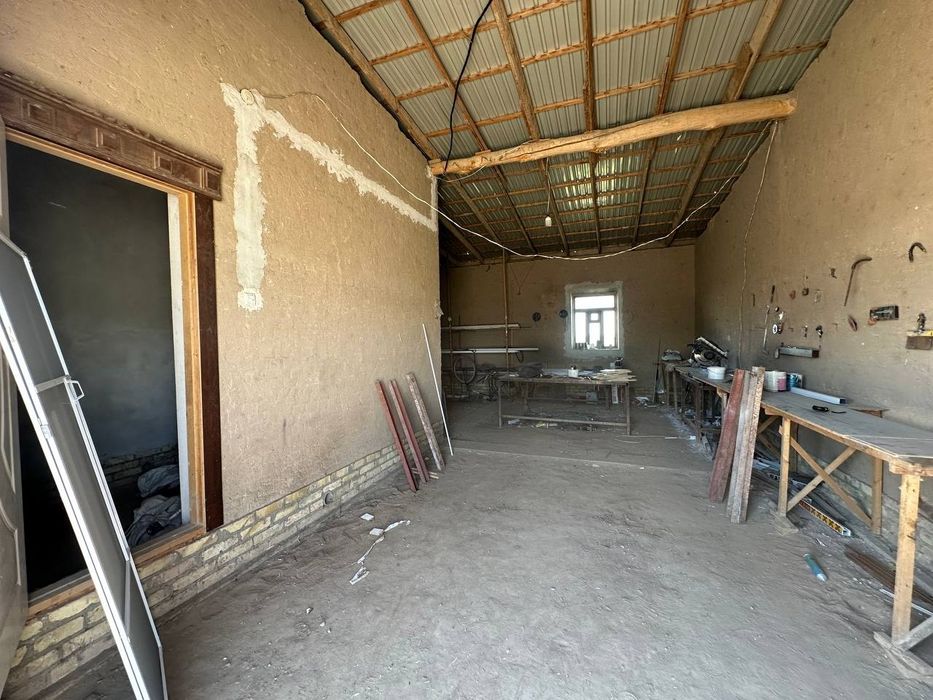 Noturar bino sotiladi,240 m²