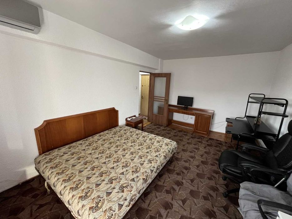 Apartament cu 3 Camere, Decomandat, Boxă la subsol, Zona Mercur-Cetate