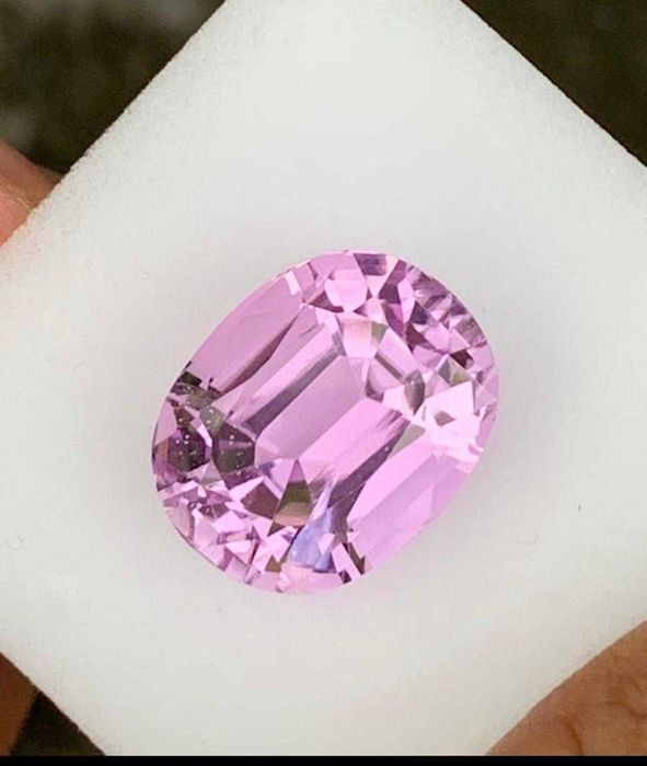 Kunzit natural roz purpuriu 22.71 ct - Spodumen
