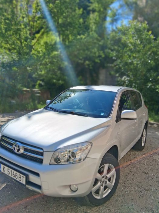 Toyota rav4 продавам
