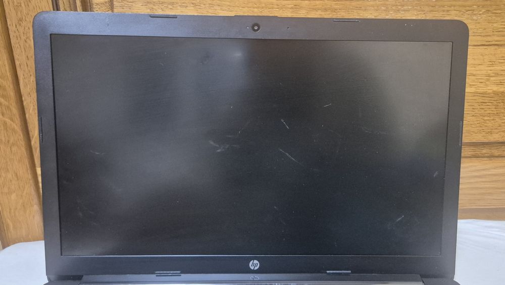 Vând Urgent Laptop HP Model: 17-by0110ng
