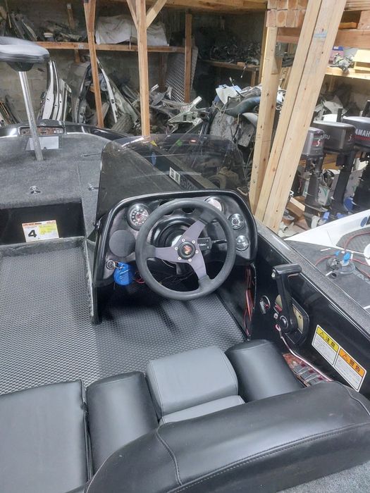 Лодка Cobra basboat