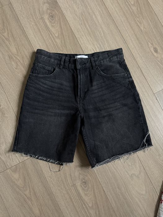 Черные джинсовые шорты Bershka