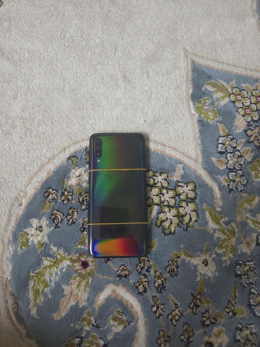 Продам samsung a70 со сломанным диспом