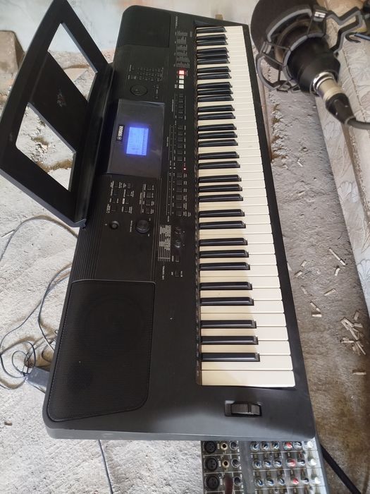 Синтезатор Yamaha PSR EW 400