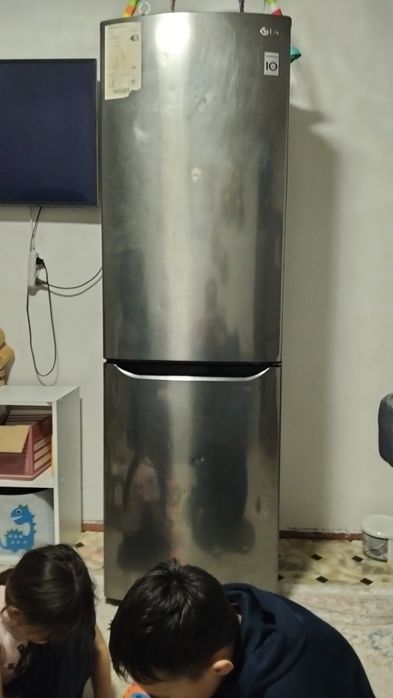 Продам Холодильник LG