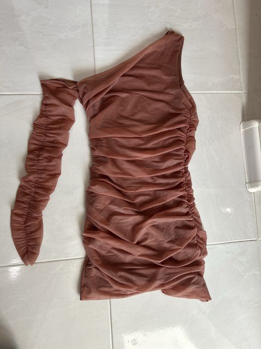 Рокля Zara-с един ръкав