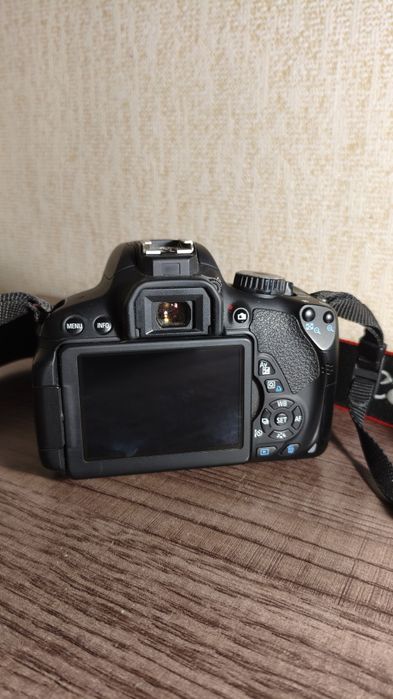 Продам фотоаппарат Canon EOS 650D