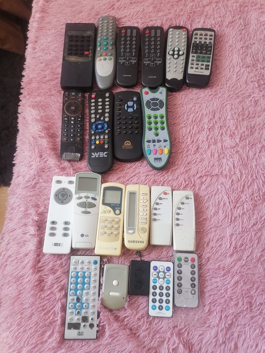 Продам пульты от тв и видео.