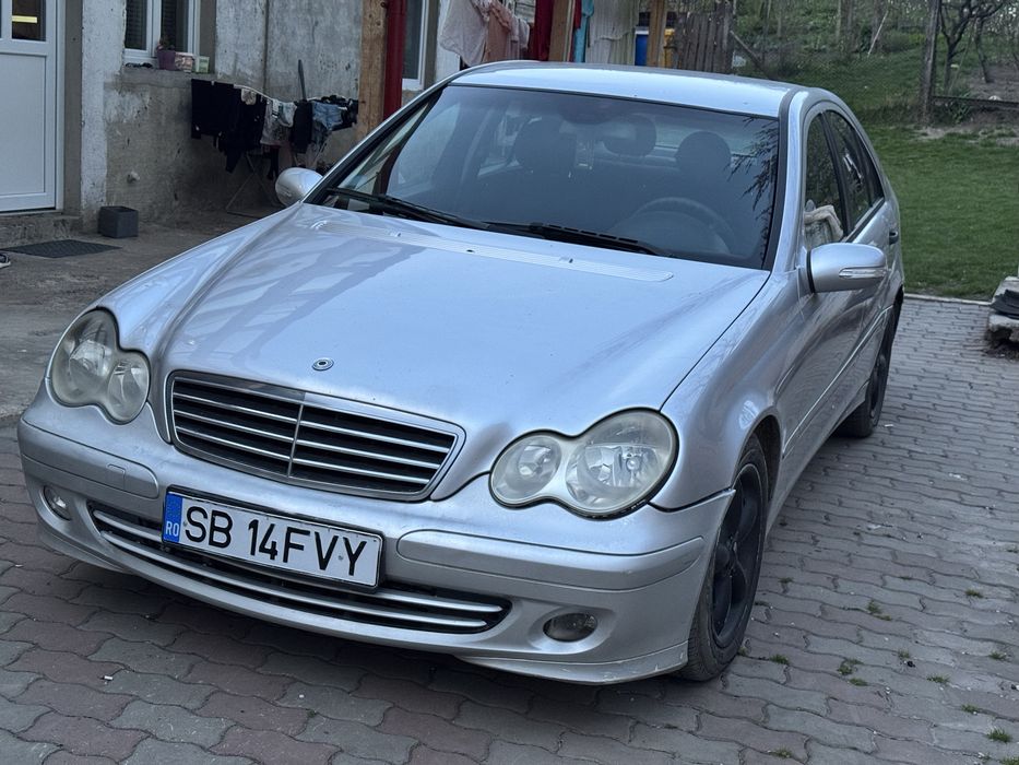 Vând schimb mercedes c 220 an 2006
