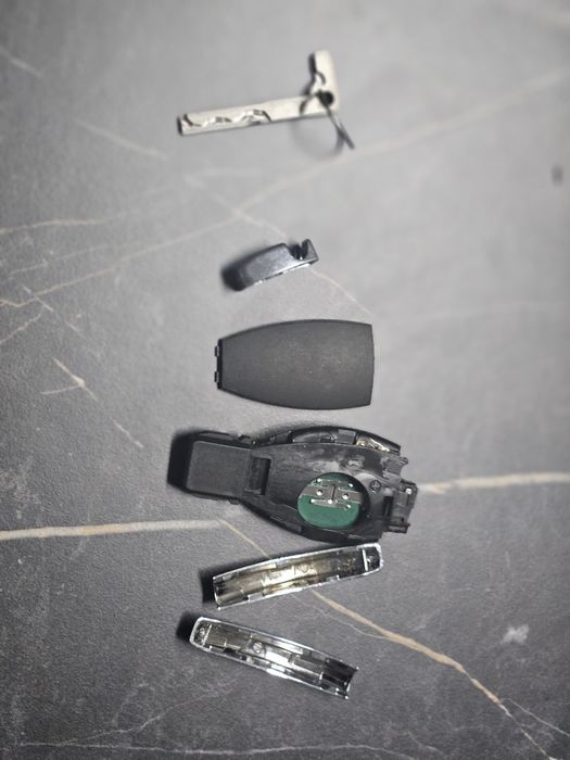 Vând cheie mercedes benz