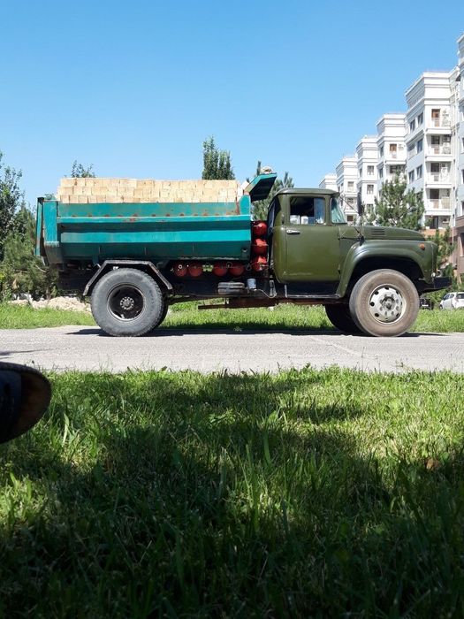 Zil sotiladi Moskovskiy