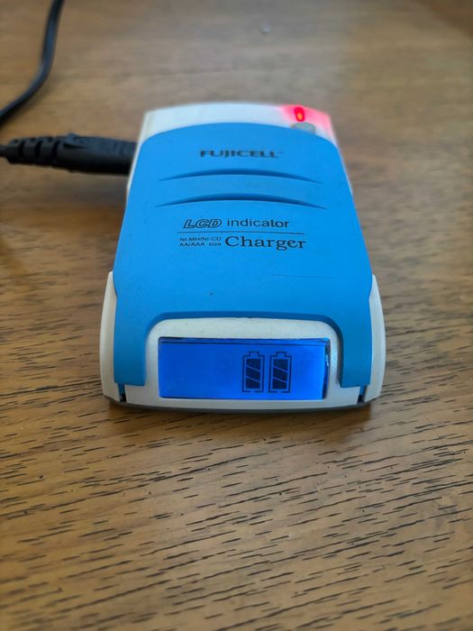 Incarcator acumulatori AA/AAA Fujicell