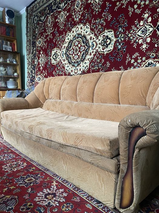 Продам Диван двухспальный