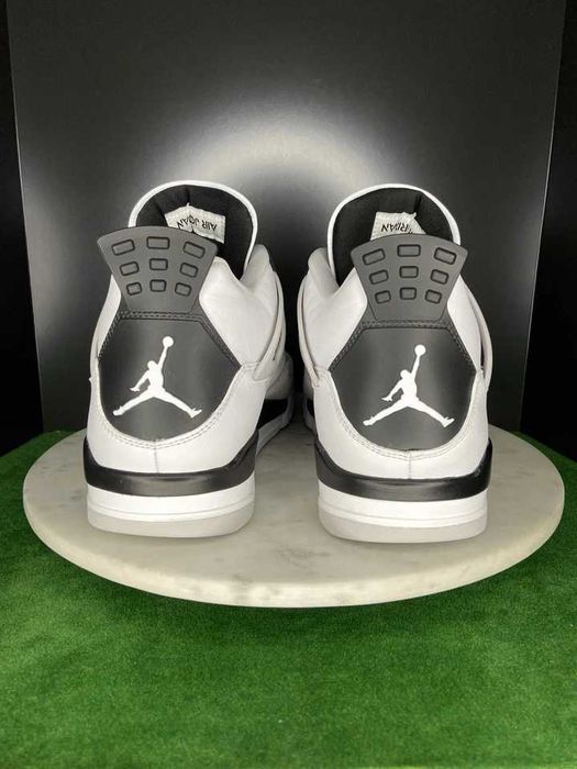 Sneakers Jordan4 Military Black cu eticheta (nu Nike, Gucci, Adidas, Balenciaga)