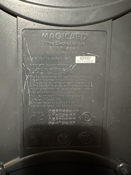 Imprimanta legitimatii/carduri/ecusoane/cartele Magicard Pronto