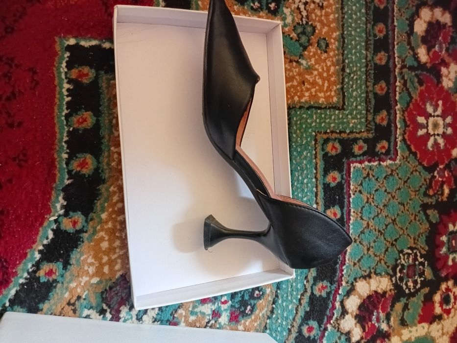 zamonaviy baza  oyoq kiyim toylaga kundaliga kiyishgayam zor