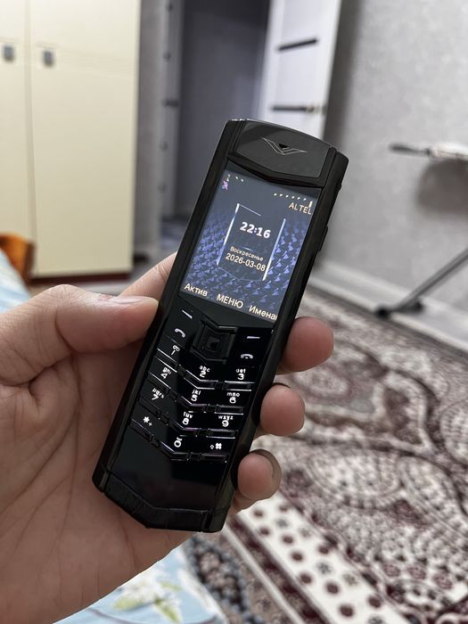 Vertu Signature продается