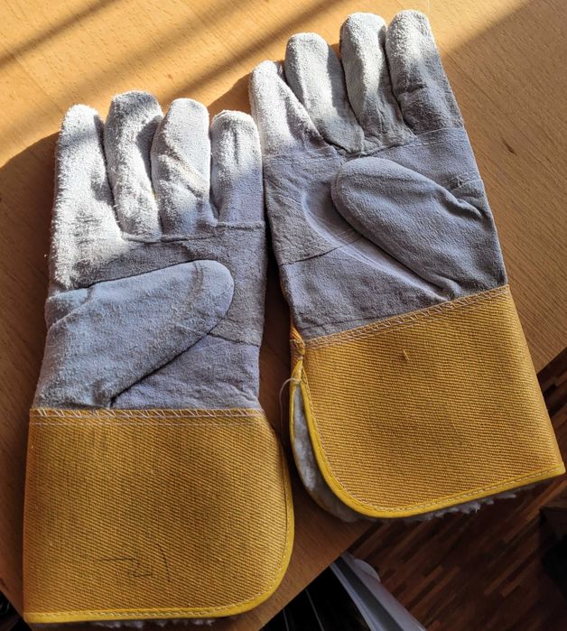 Перчатки зимние спилковые