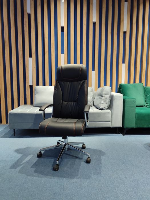 Офисное кресло для руководителя и персонала модель Lenox