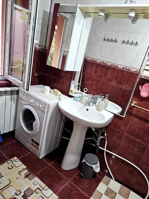 Închiriez garsonieră la casă,zona Penny bazar,intrare separată