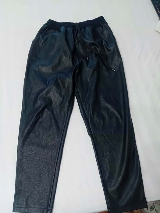 Pantaloni imitatie marime L