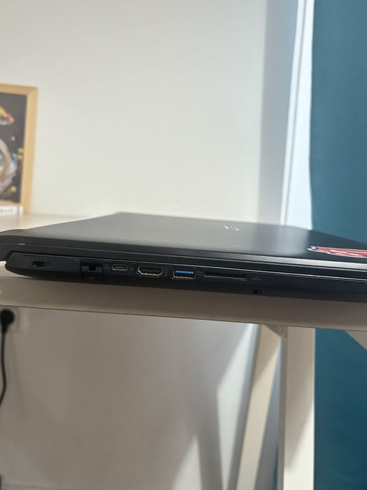 Acer cu display 17,3 inch• procesor i7-8th gen• 12gb ram DDR4 • Nvidia