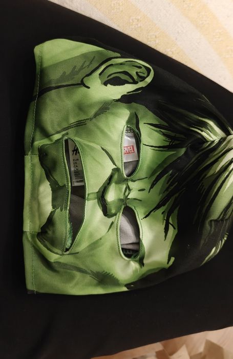 Costum Hulk 134-140  h&m cu masca